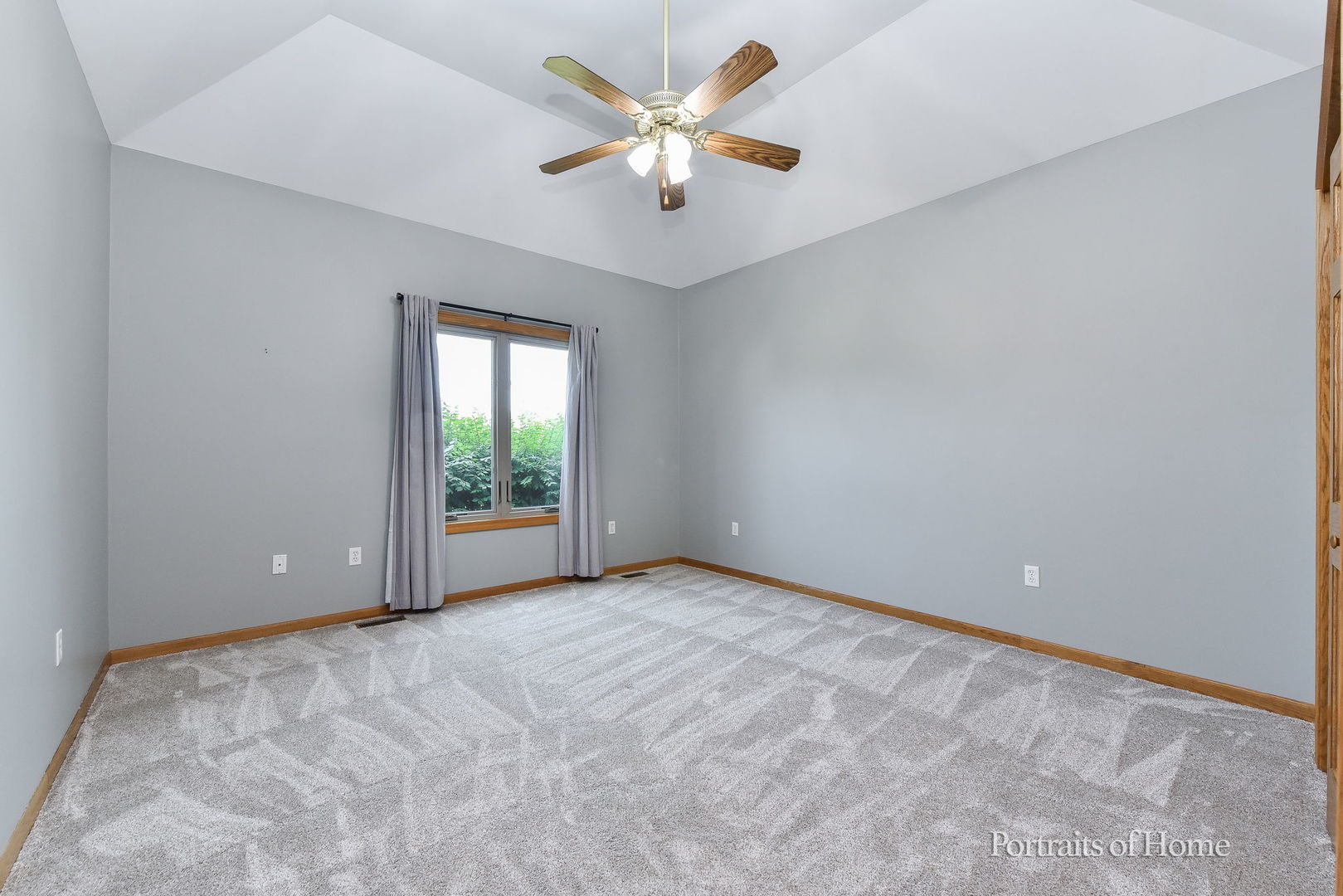 Yorkville, Illinois, 60560, United States, 5 Bedrooms Bedrooms, ,4 BathroomsBathrooms,Residential,For Sale,1940402