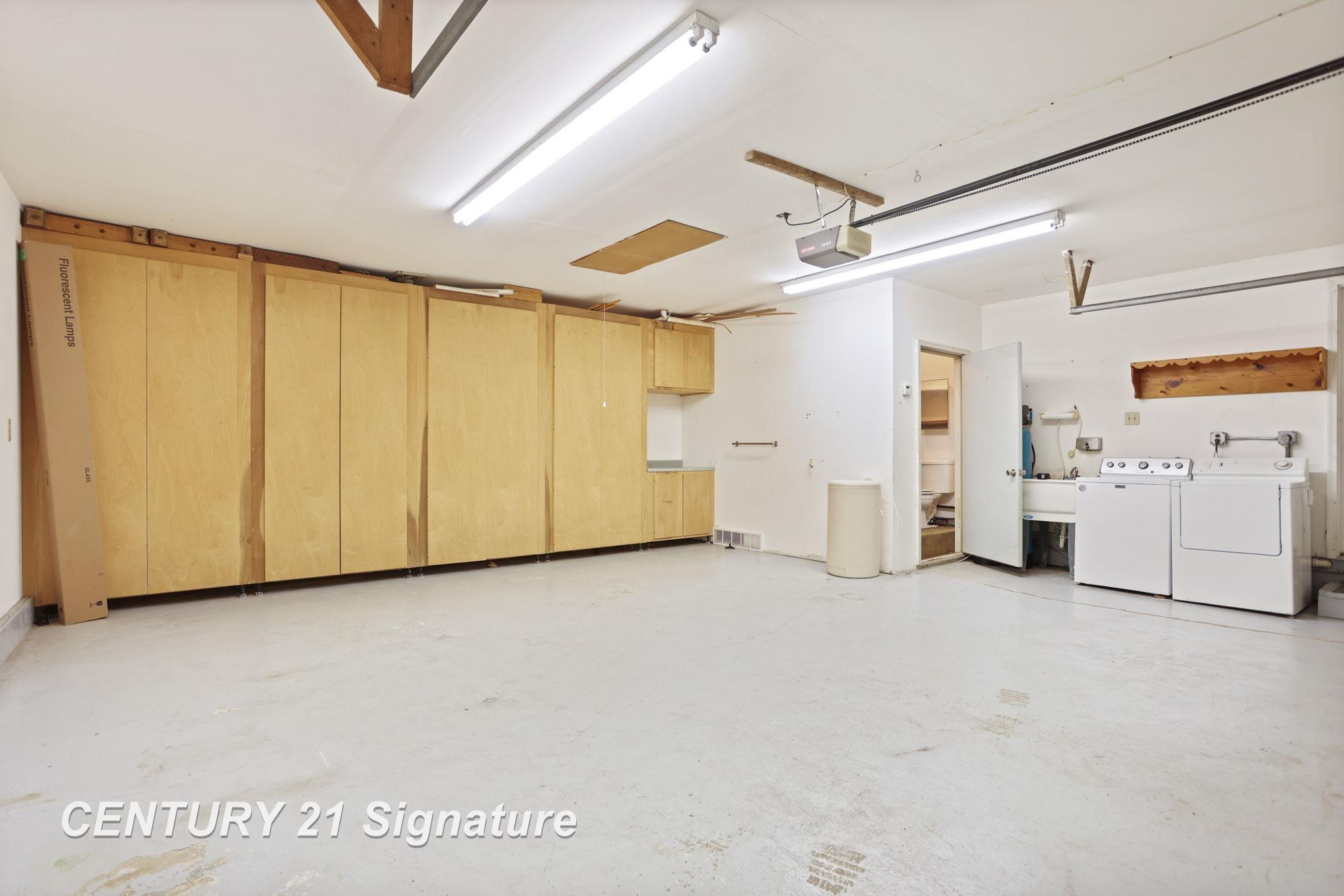 Chesaning, Michigan, 48616, United States, 4 Bedrooms Bedrooms, ,3 BathroomsBathrooms,Residential,For Sale,1980512