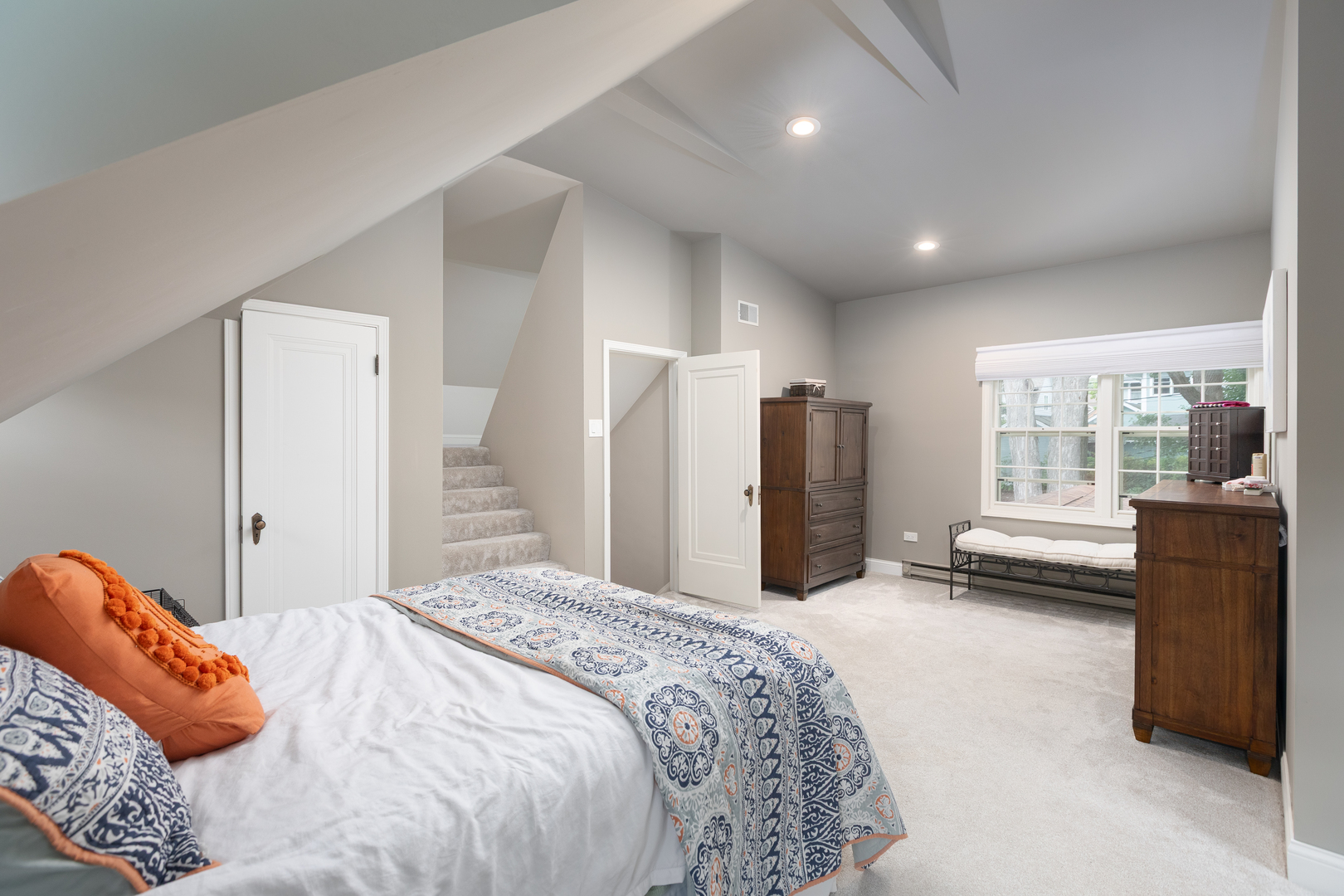 Downers Grove, Illinois, 60515, United States, 3 Bedrooms Bedrooms, ,3 BathroomsBathrooms,Residential,For Sale,1925036