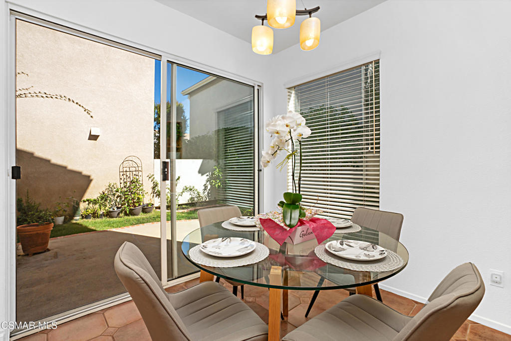 Westlake Village, California, 91362, United States, 2 Bedrooms Bedrooms, ,3 BathroomsBathrooms,Residential,For Sale,1987544