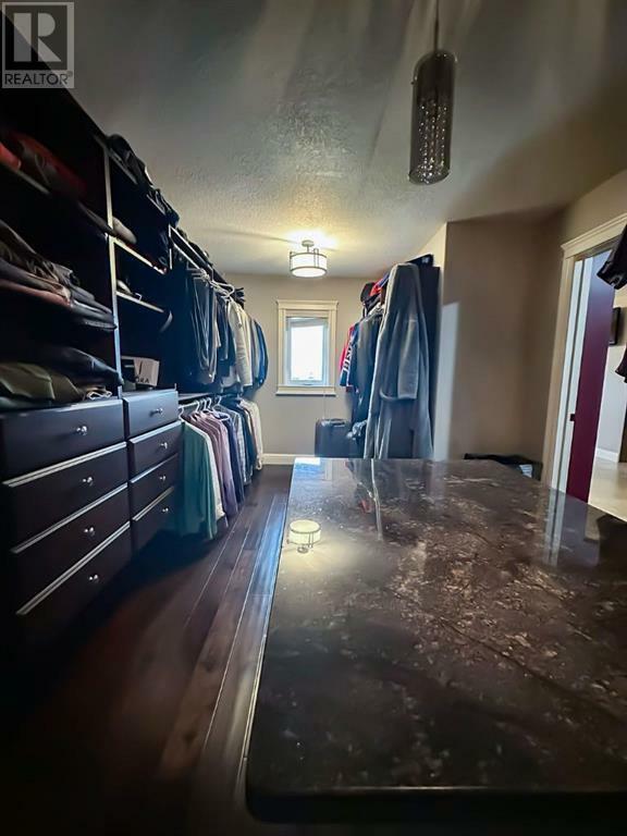 WAINWRIGHT, Alberta, T9W 0A6, CA, 4 Bedrooms Bedrooms, ,5 BathroomsBathrooms,Residential,For Sale,1838525