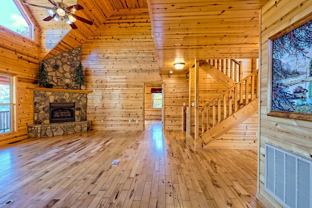 Young Harris, Georgia, 30582, United States, 4 Bedrooms Bedrooms, ,5 BathroomsBathrooms,Residential,For Sale,1987920