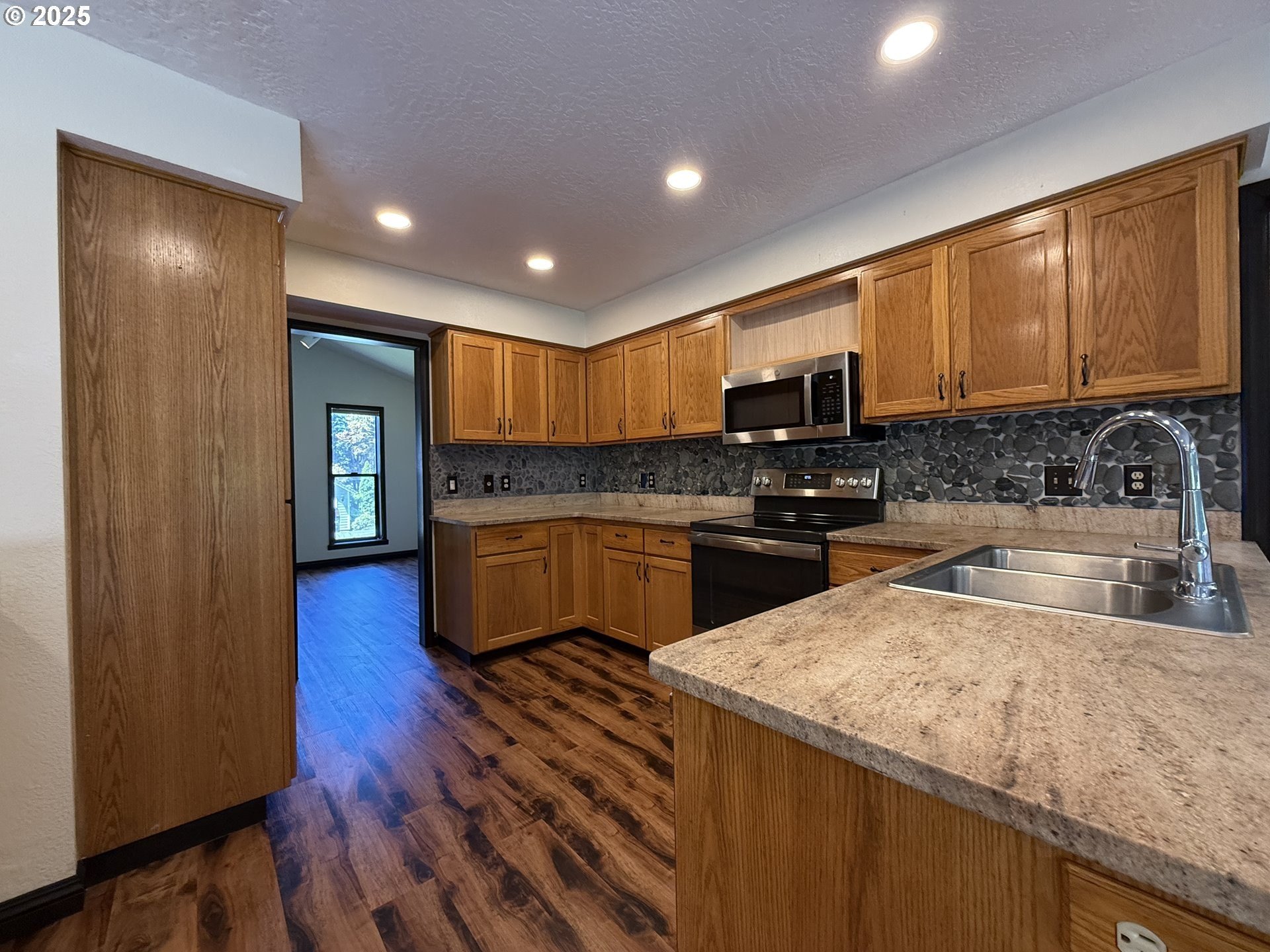 Brookings, Oregon, 97415, United States, 3 Bedrooms Bedrooms, ,2 BathroomsBathrooms,Residential,For Sale,1981548