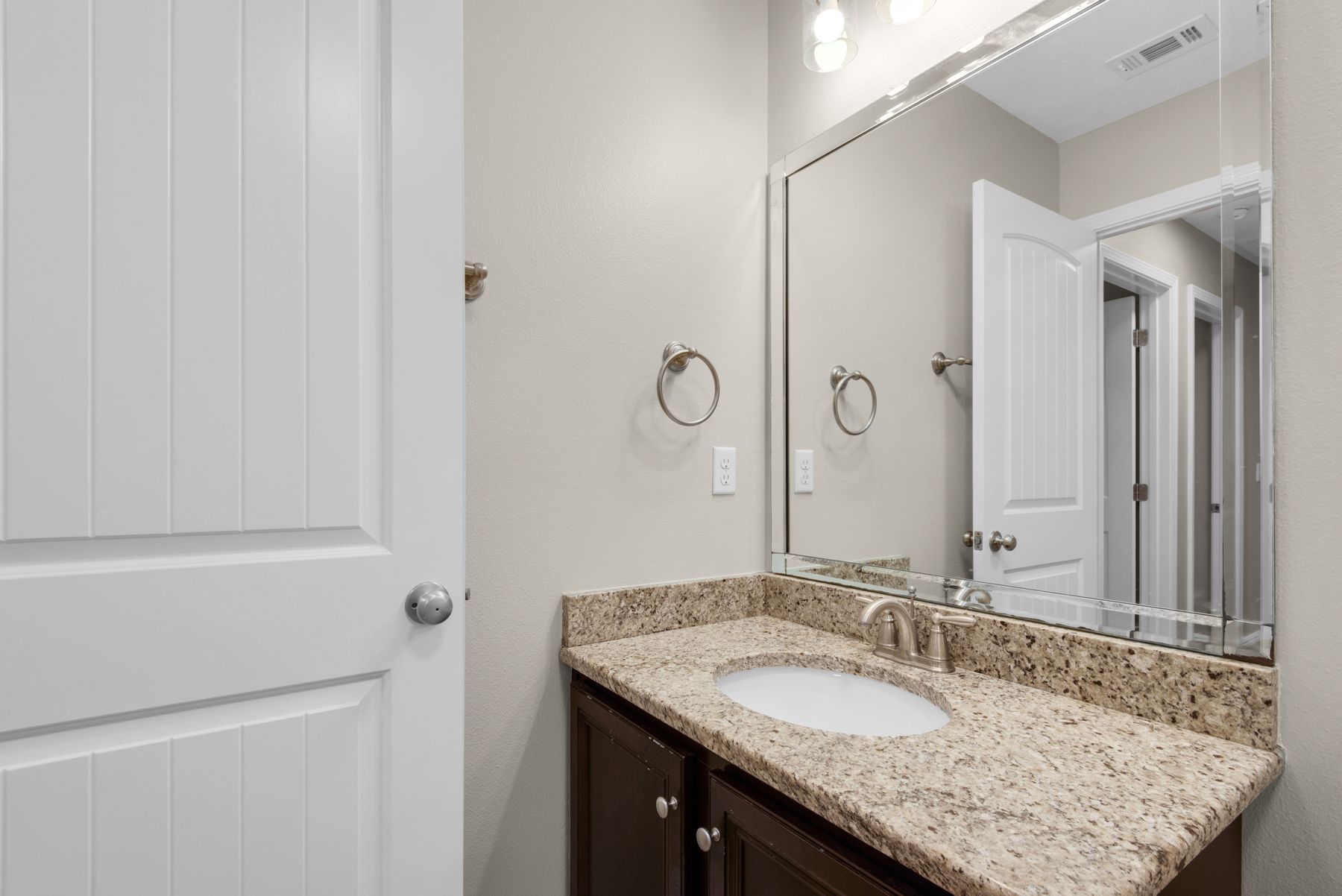  Move-In Ready Townhome Near Beaches And Bay - 物件實景