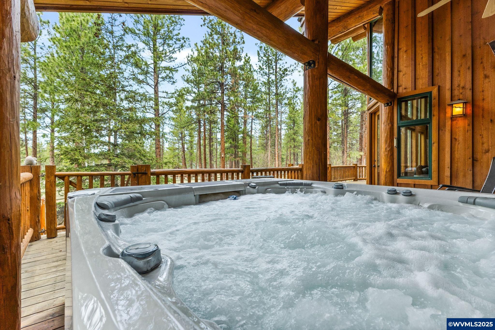 Sisters, Oregon, 97759, United States, 3 Bedrooms Bedrooms, ,6 BathroomsBathrooms,Residential,For Sale,1784576