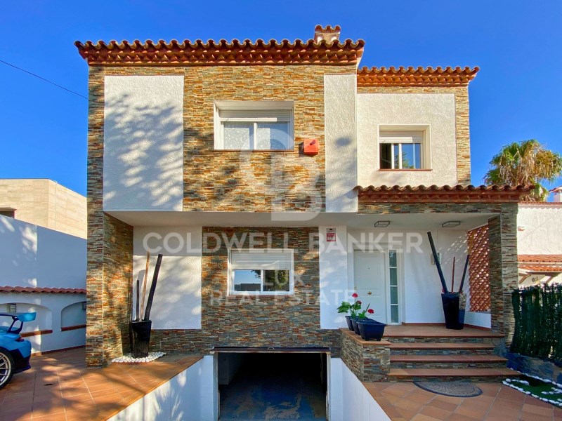 Girona, Empuriabrava, Tordera - Fluvi? - Llobregat, Empuriabrava, Catalonia, ES, 4 Bedrooms Bedrooms, ,4 BathroomsBathrooms,Residential,For Sale,Girona, Empuriabrava, Tordera - Fluvi? - Llobregat,1614036