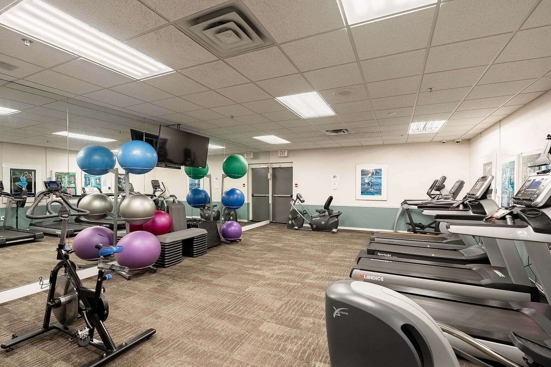  Downtown Burlington Condo - 物件實景