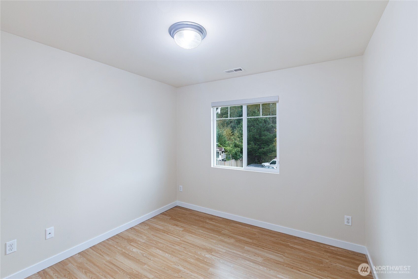 Kent, Washington, 98042, United States, 4 Bedrooms Bedrooms, ,3 BathroomsBathrooms,Residential,For Sale,1987043