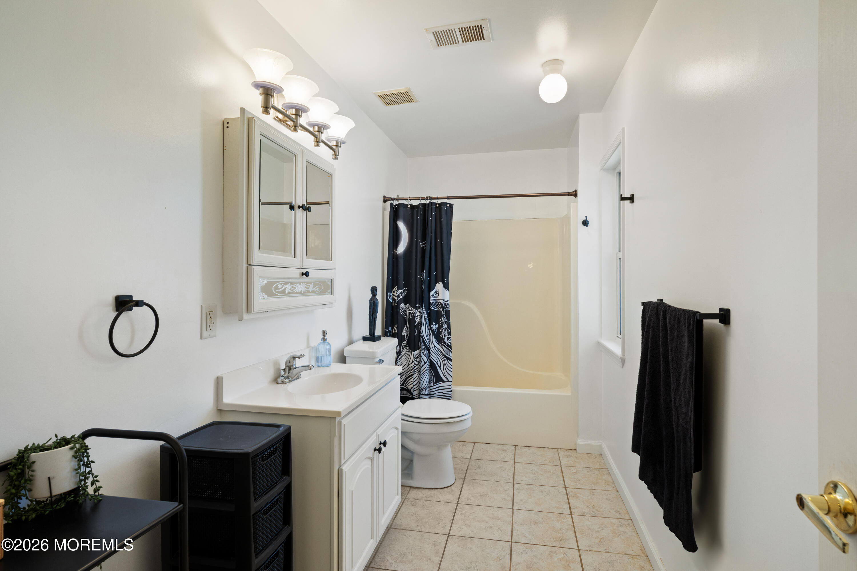Howell, New Jersey, 07731, United States, 5 Bedrooms Bedrooms, ,4 BathroomsBathrooms,Residential,For Sale,2031944