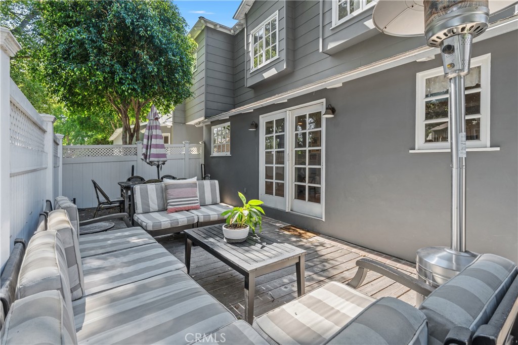 Studio City, California, 91602, United States, 5 Bedrooms Bedrooms, ,4 BathroomsBathrooms,Residential,For Sale,1947106