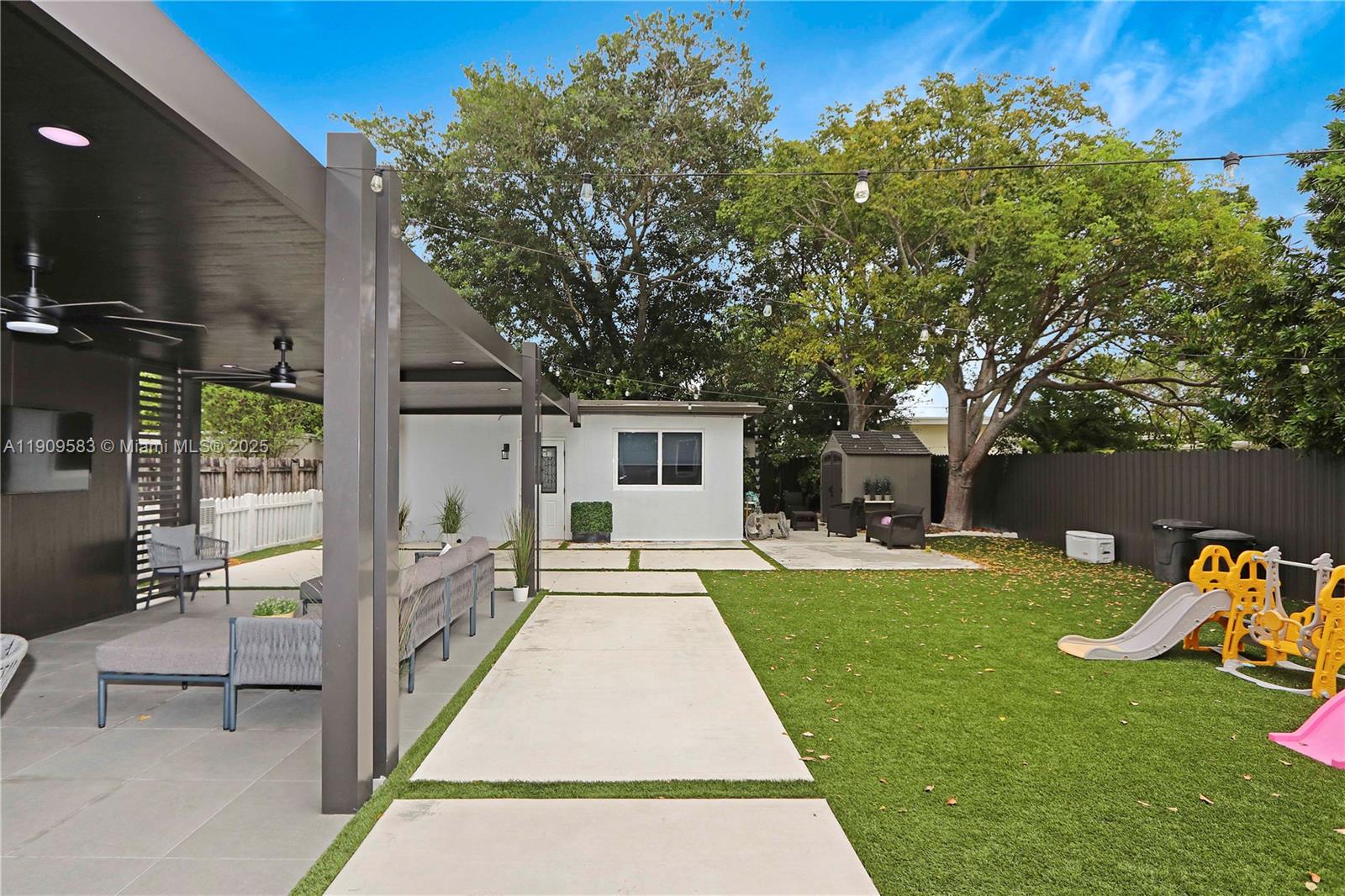 Miami, Florida, 33155, United States, 4 Bedrooms Bedrooms, ,4 BathroomsBathrooms,Residential,For Sale,1987905