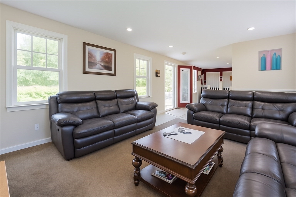 Walpole, Massachusetts, 02032, United States, 3 Bedrooms Bedrooms, ,2 BathroomsBathrooms,Residential,For Sale,1981323