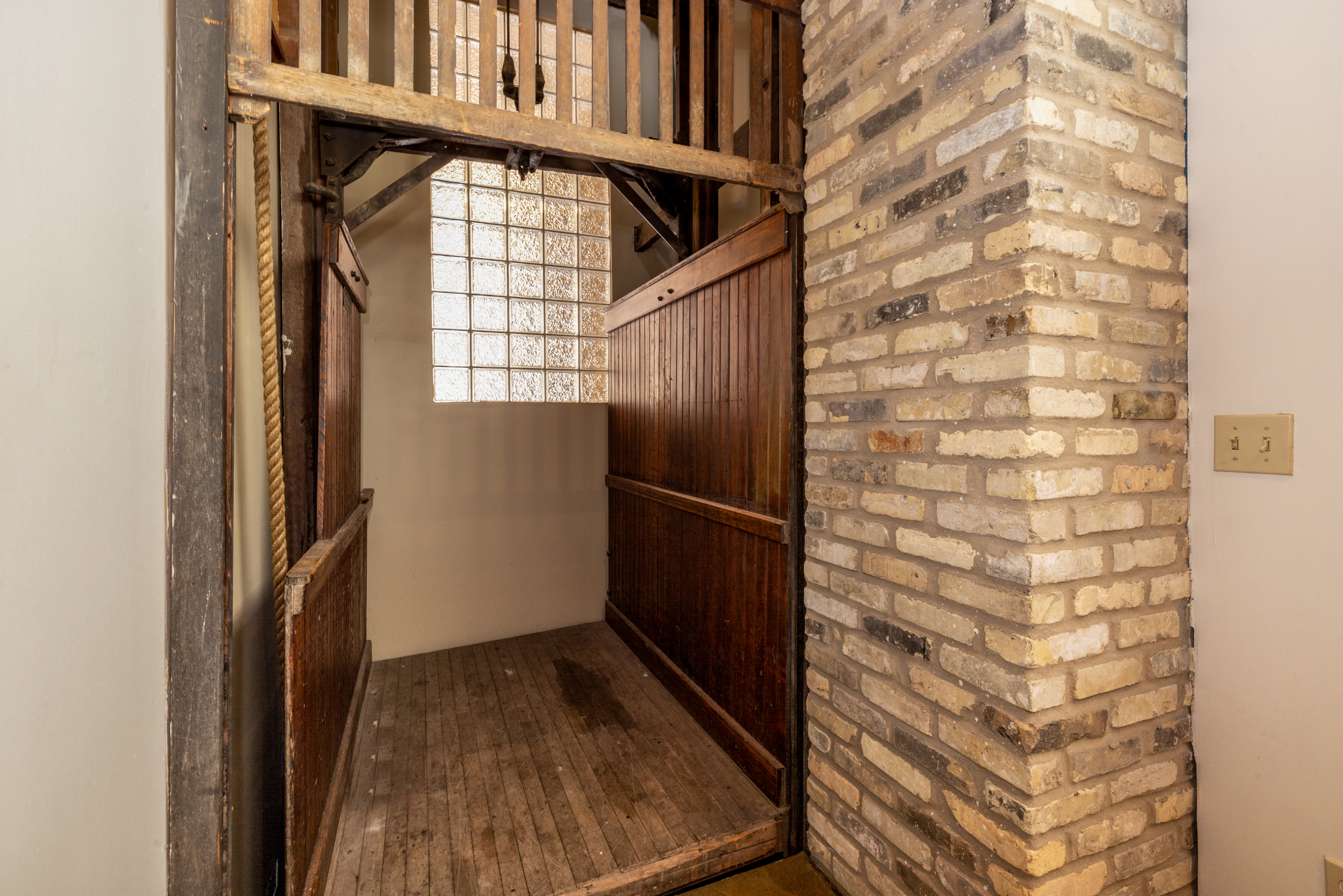  Historic Mixed Use Building in Downtown Milwaukee - 物件實景