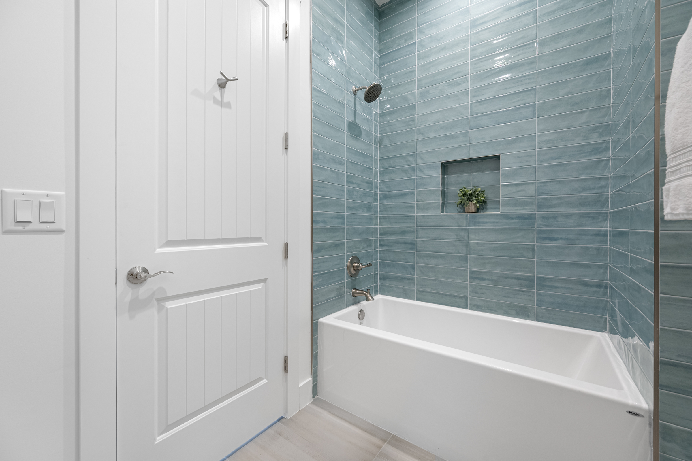 Madeira Beach, Florida, 33708, United States, 6 Bedrooms Bedrooms, ,6 BathroomsBathrooms,Residential,For Sale,1988521