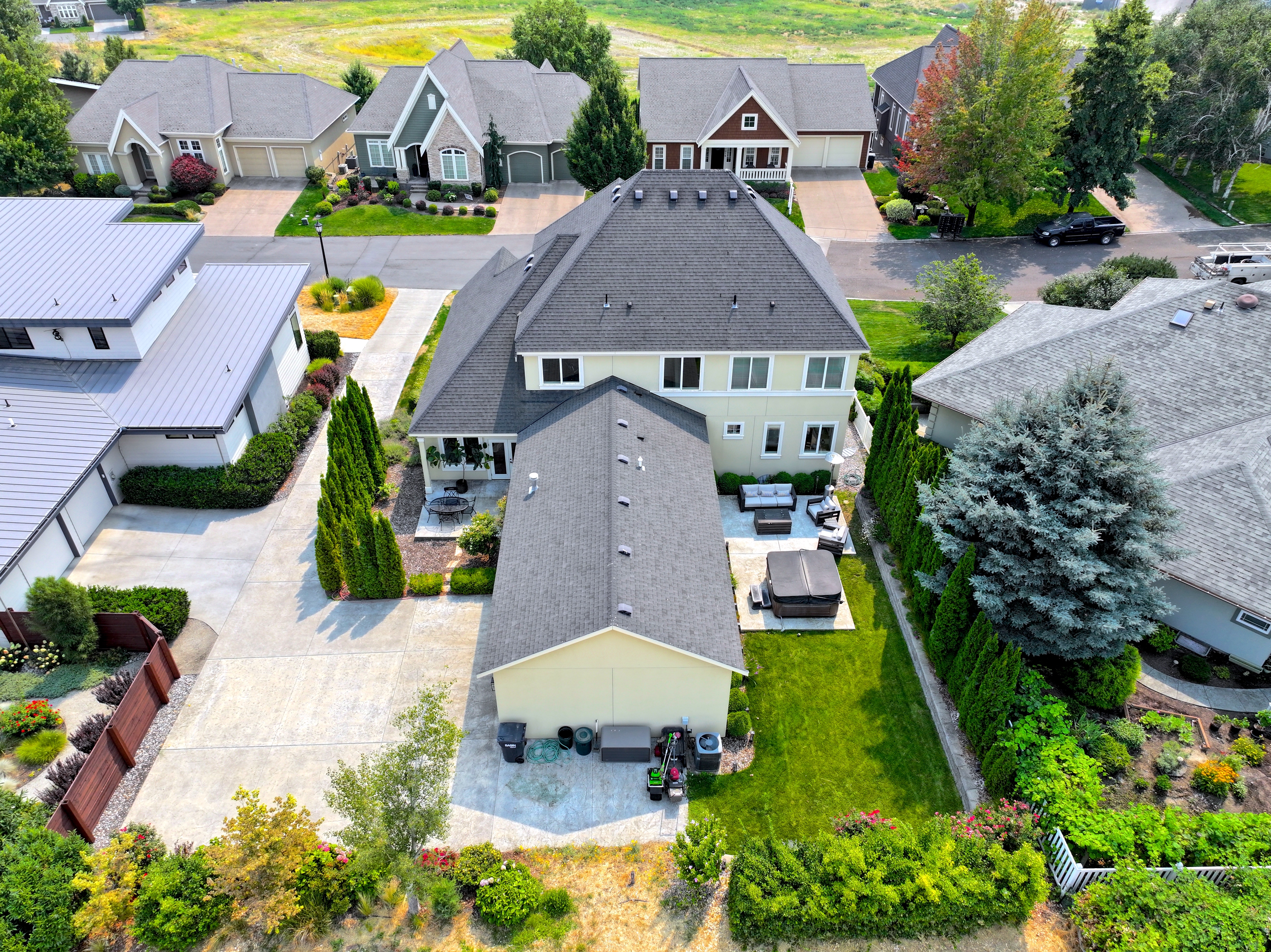  1017 SE Crestlane Drive - 物件實景