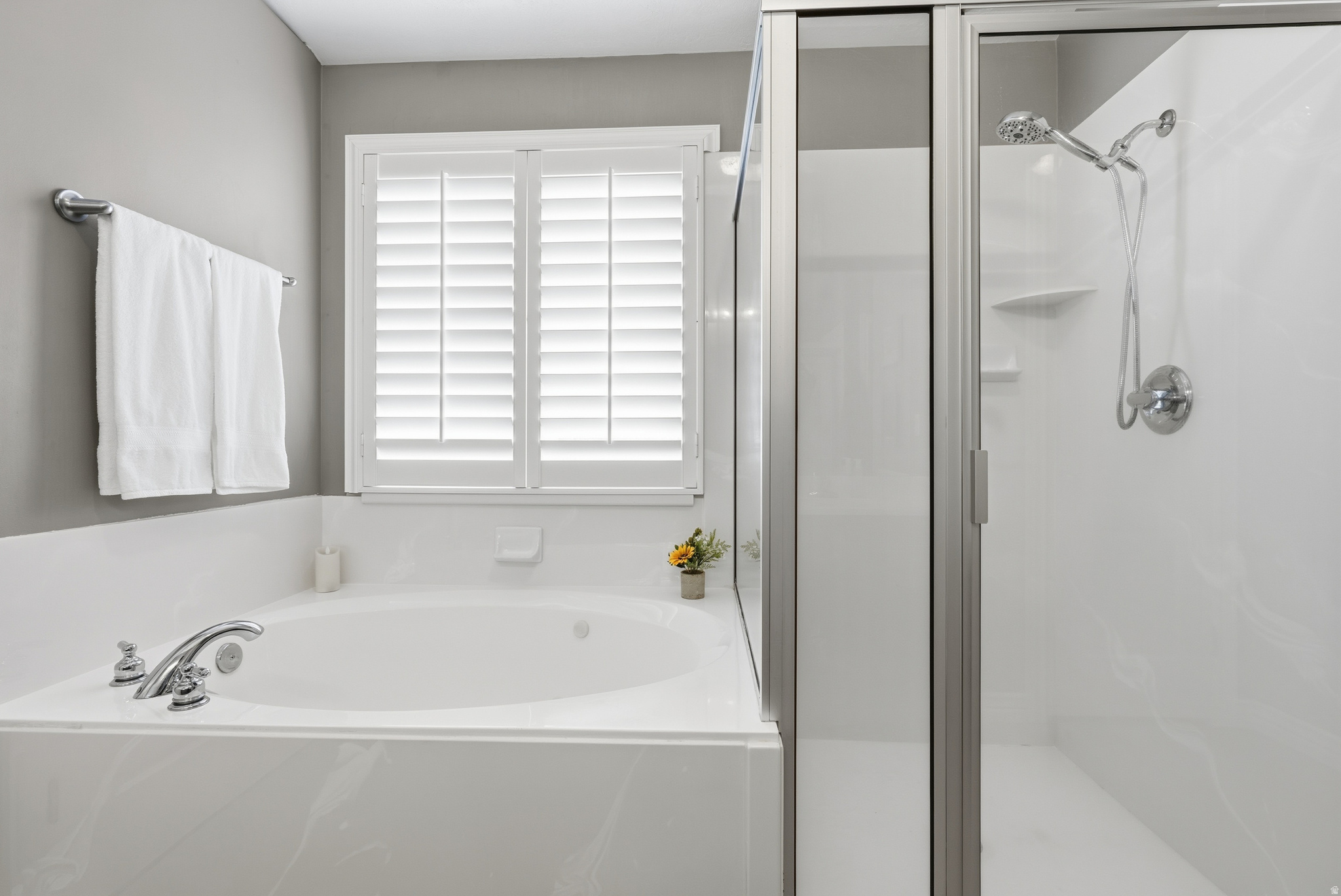 Sandy, Utah, 84092, United States, 4 Bedrooms Bedrooms, ,3 BathroomsBathrooms,Residential,For Sale,1992132