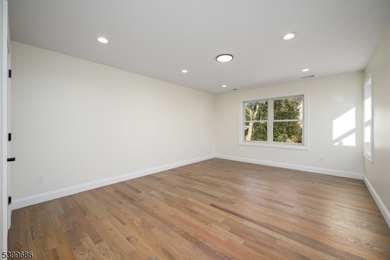 Clifton City, New Jersey, 07014, United States, 5 Bedrooms Bedrooms, ,4 BathroomsBathrooms,Residential,For Sale,2000653