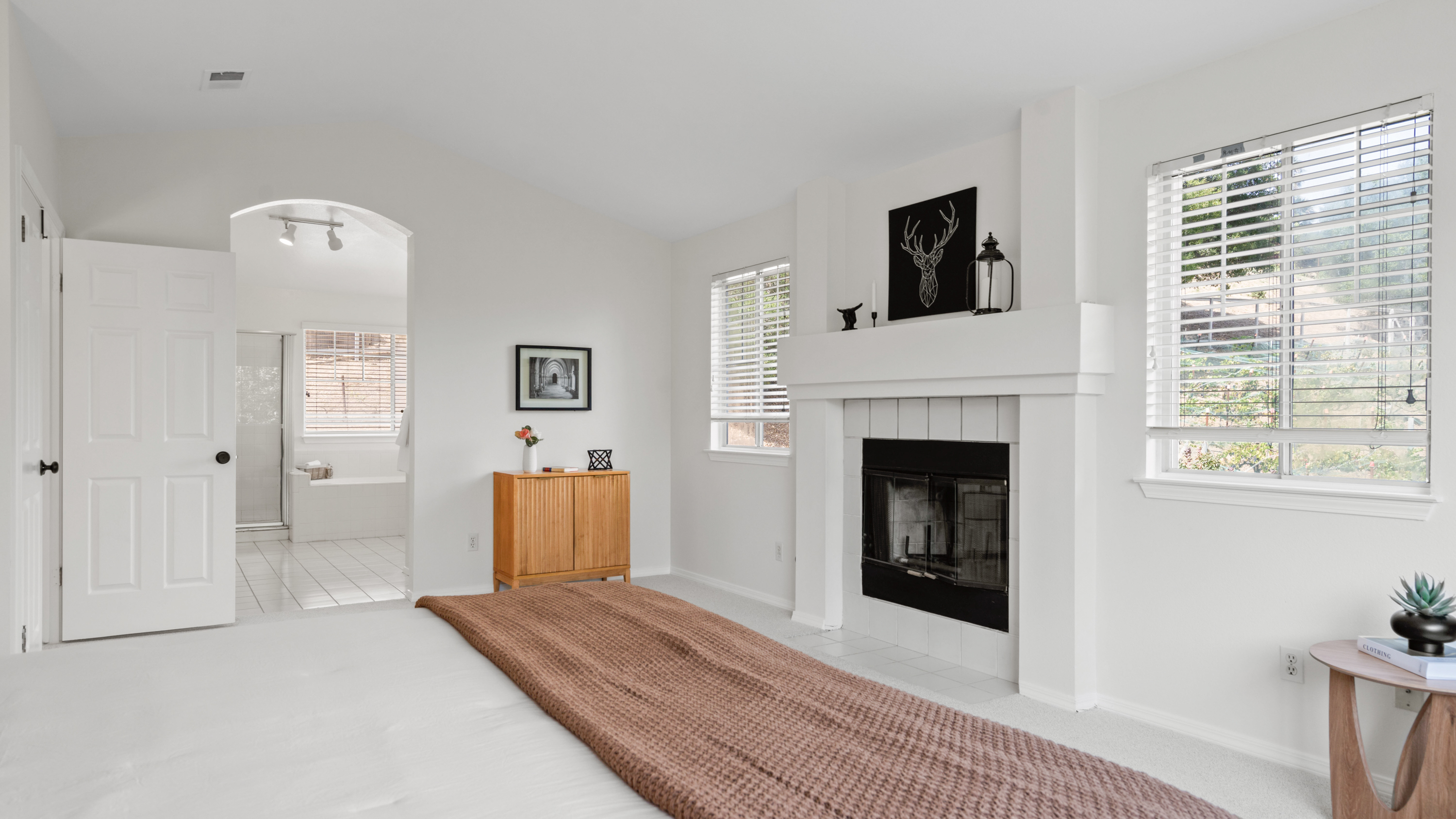  Coveted Contemporary House in Victoria Neighborhood - 物件實景