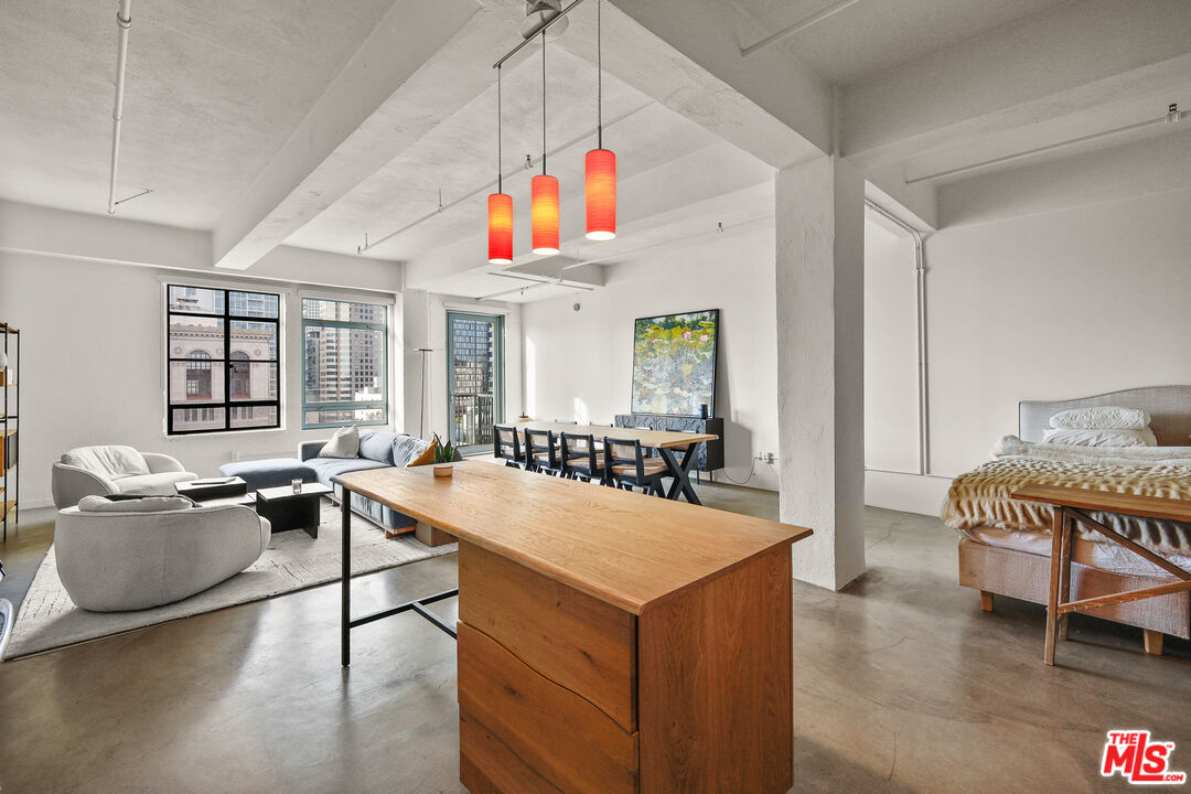 Los Angeles, California, 90014, United States, 1 Bedroom Bedrooms, ,1 BathroomBathrooms,Residential,For Sale,1705578