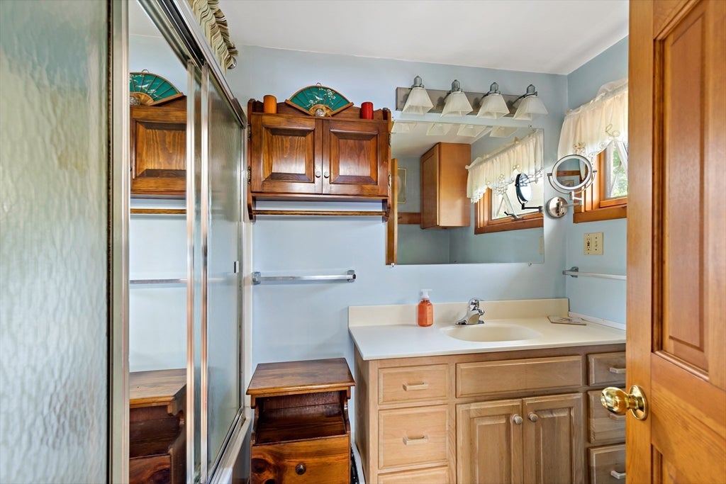 Lakeville, Massachusetts, 02347, United States, 2 Bedrooms Bedrooms, ,1 BathroomBathrooms,Residential,For Sale,1924540