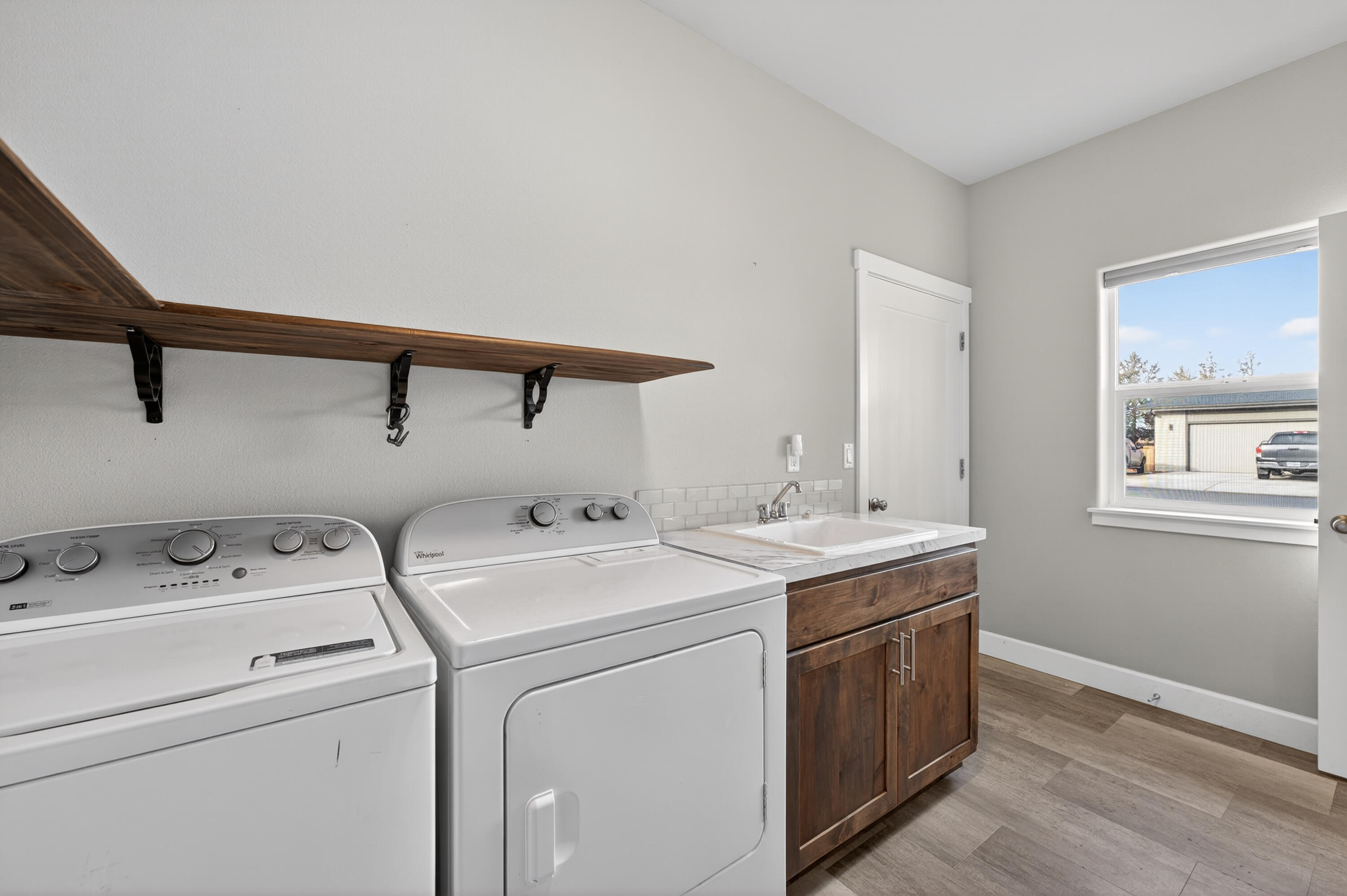 Redmond, Oregon, 97756, United States, 3 Bedrooms Bedrooms, ,2 BathroomsBathrooms,Residential,For Sale,2007791