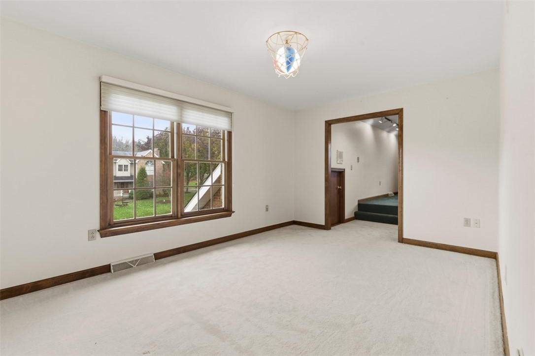 Robinson Twp, Pennsylvania, 15136, United States, 4 Bedrooms Bedrooms, ,4 BathroomsBathrooms,Residential,For Sale,1992157