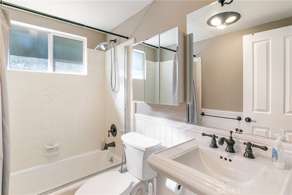 Lake Arrowhead, California, 92352, United States, 4 Bedrooms Bedrooms, ,3 BathroomsBathrooms,Residential,For Sale,2003033