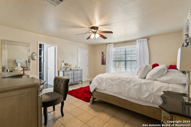 Floresville, Texas, 78114, United States, 6 Bedrooms Bedrooms, ,3 BathroomsBathrooms,Residential,For Sale,1754685