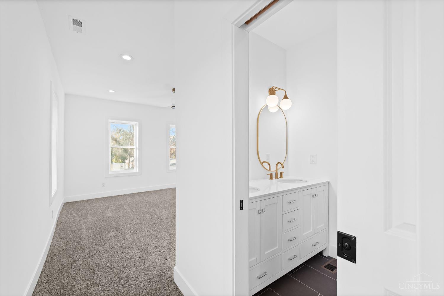 Cincinnati, Ohio, 45207, United States, 3 Bedrooms Bedrooms, ,3 BathroomsBathrooms,Residential,For Sale,1993082