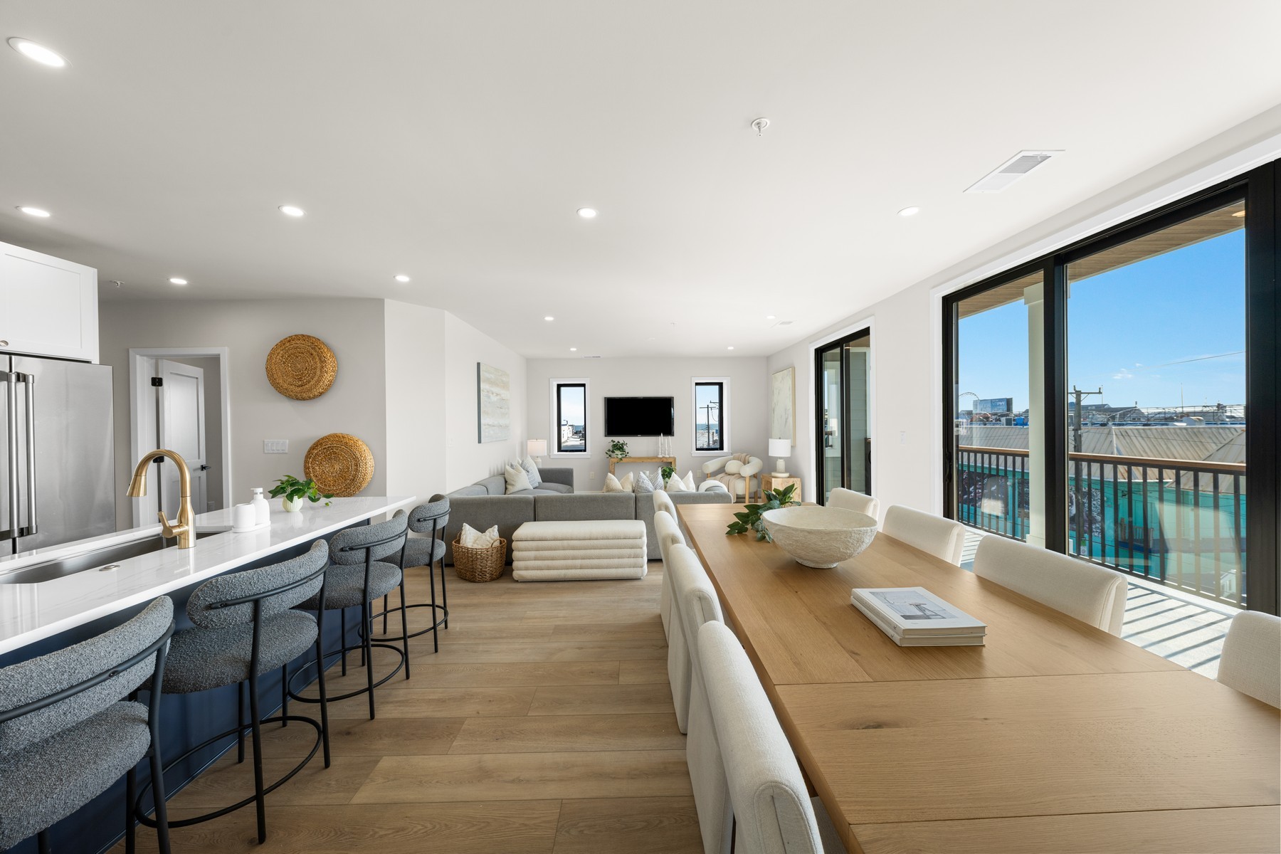  323 E Oak Avenue Unit 201 - 物件實景