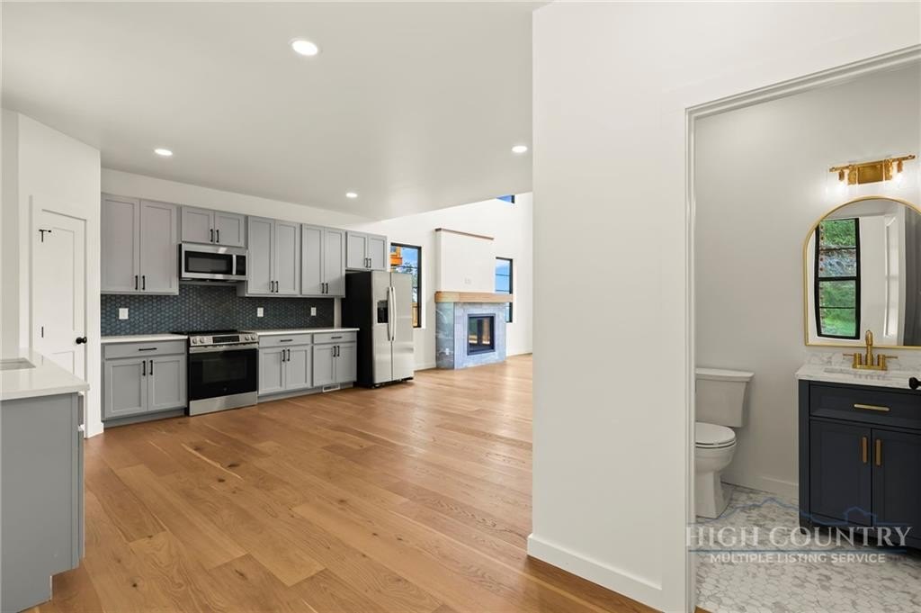 Seven Devils, North Carolina, 28604, United States, 2 Bedrooms Bedrooms, ,3 BathroomsBathrooms,Residential,For Sale,2020628