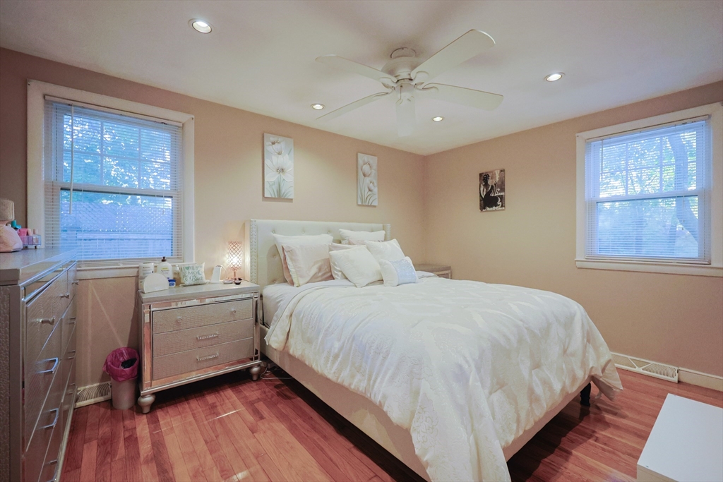 Framingham, Massachusetts, 01701, United States, 3 Bedrooms Bedrooms, ,2 BathroomsBathrooms,Residential,For Sale,1987997