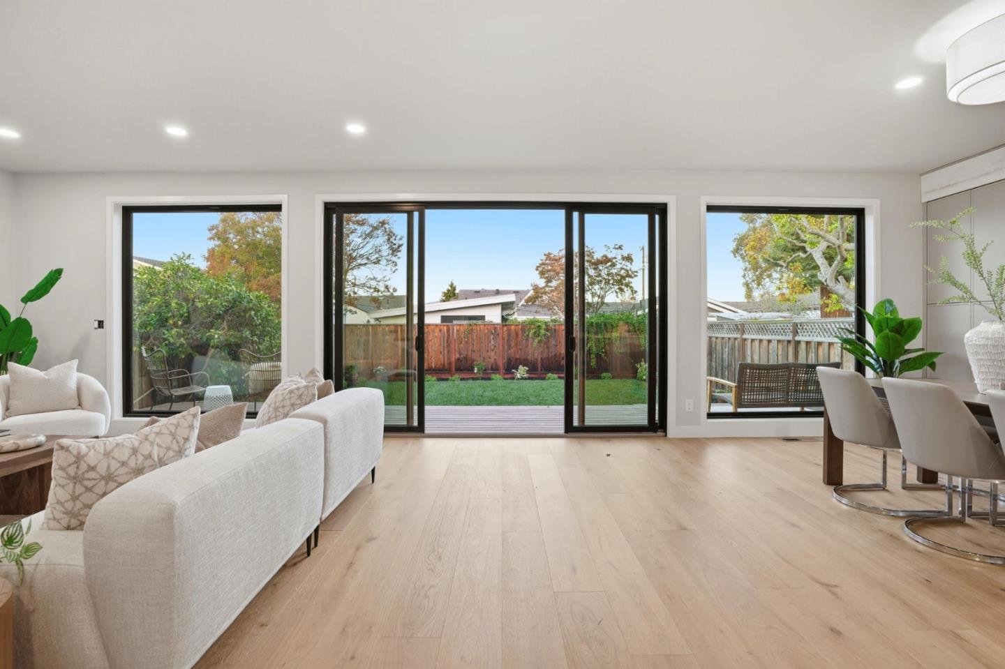 San Carlos, California, 94070, United States, 4 Bedrooms Bedrooms, ,4 BathroomsBathrooms,Residential,For Sale,1989305