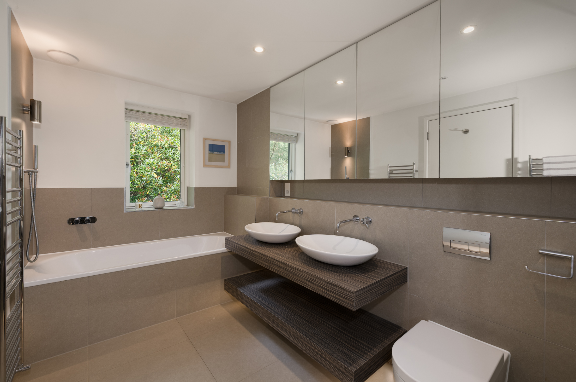  A detached modern six bedroom family house located on the private Coombe Estate - 物件實景