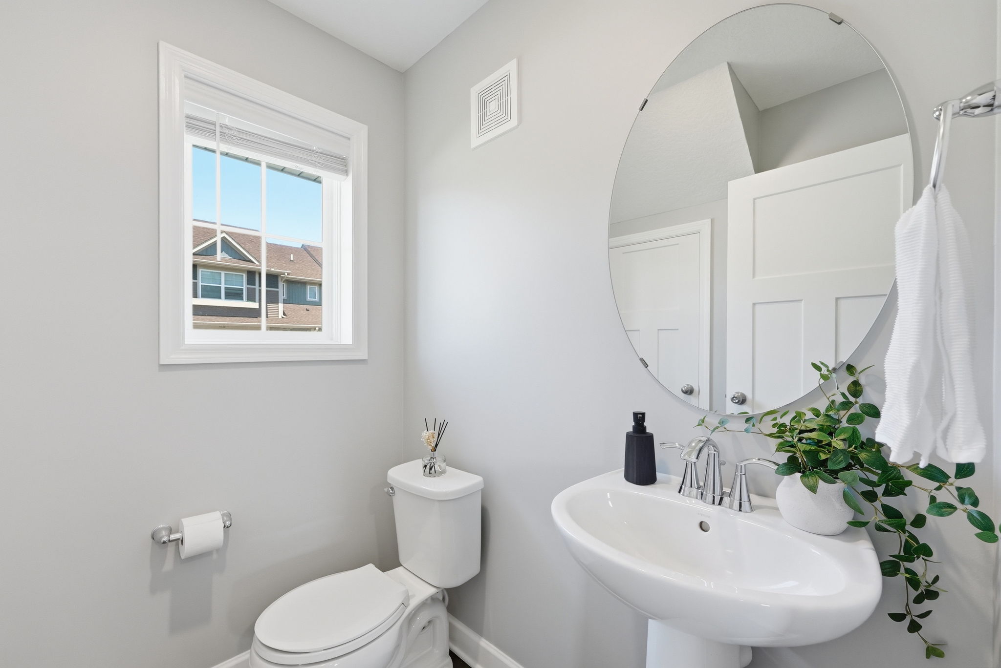  Refined Victoria Townhome with Exceptional Modern Style - 物件實景