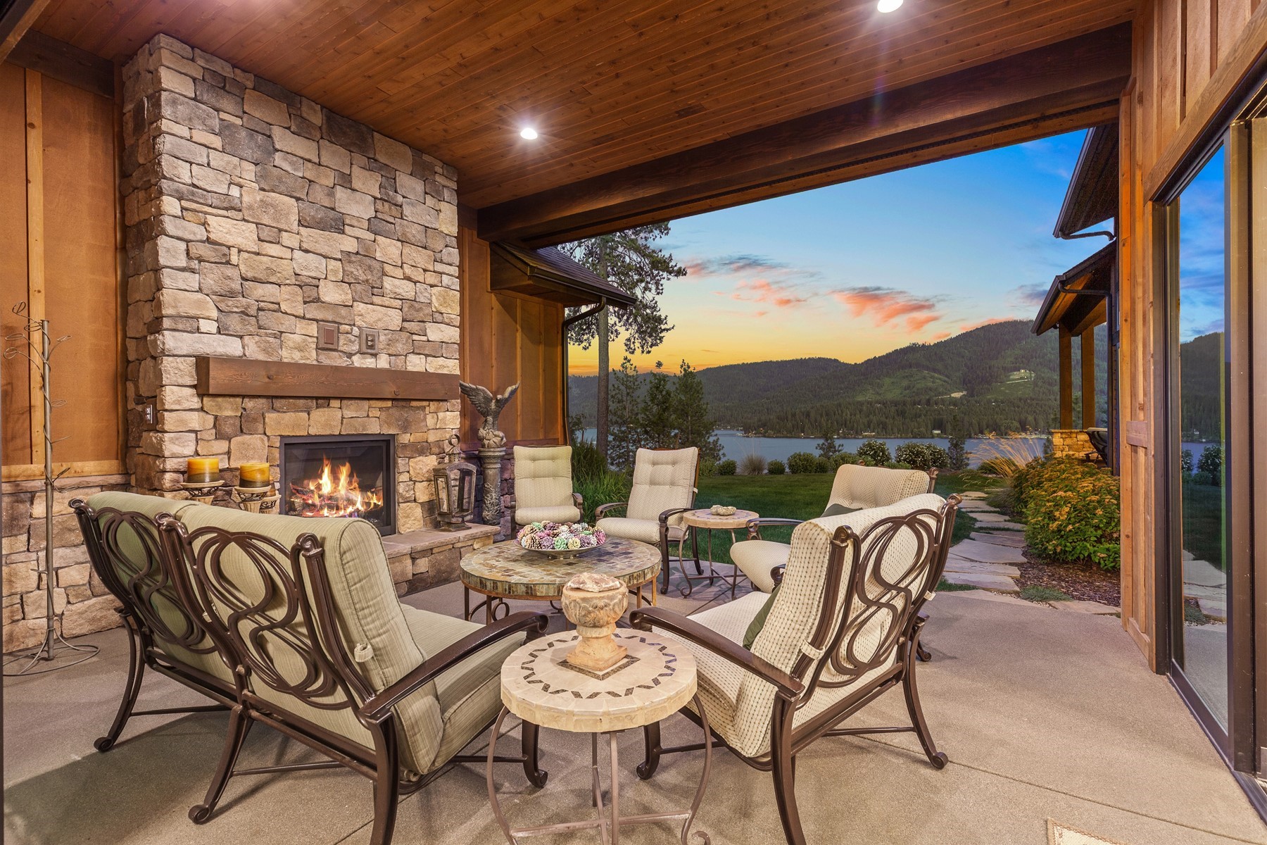  Rare Custom Retreat at Hayden Lake - 物件實景