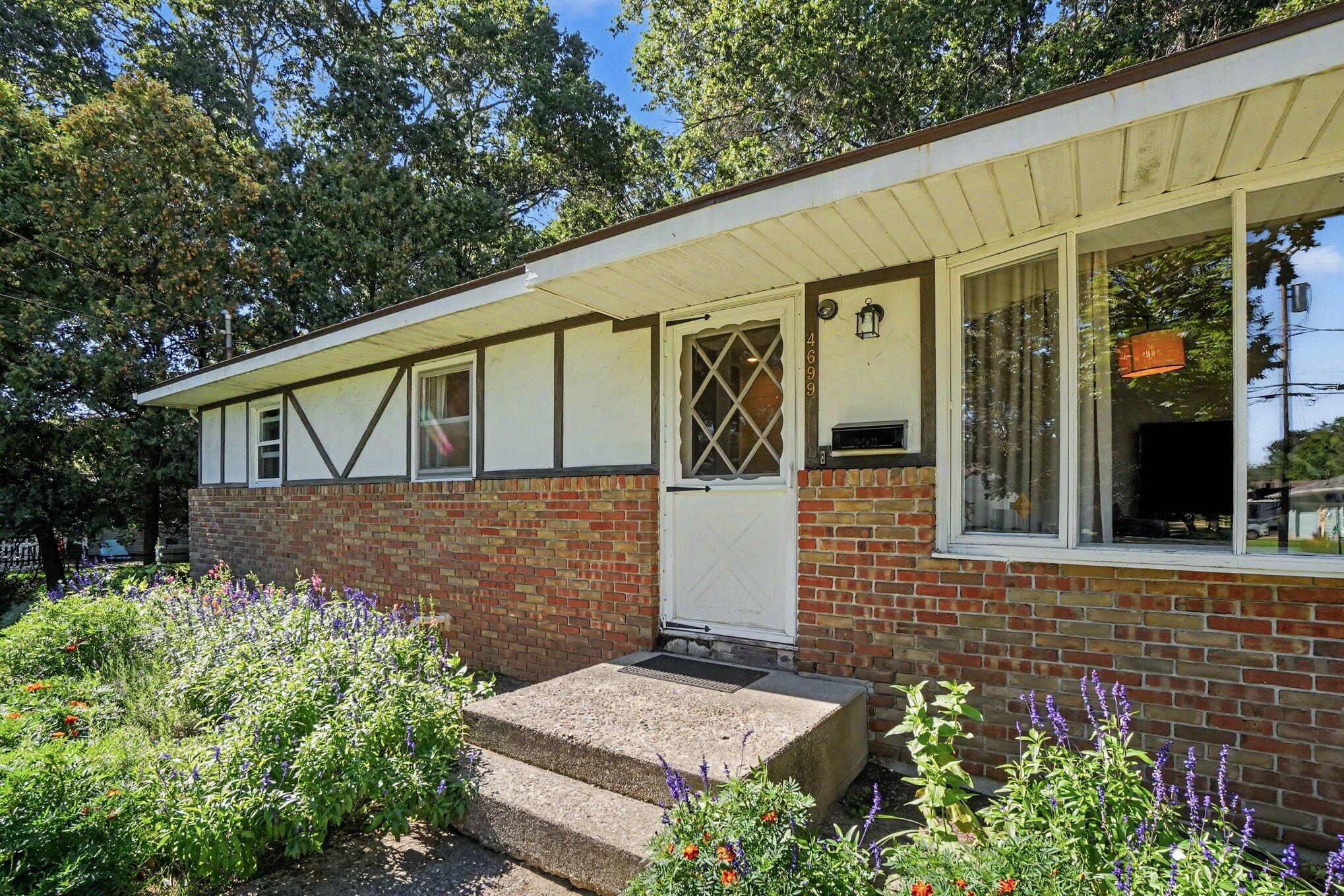 Susan St, Norton Shores, MI 49441 #1