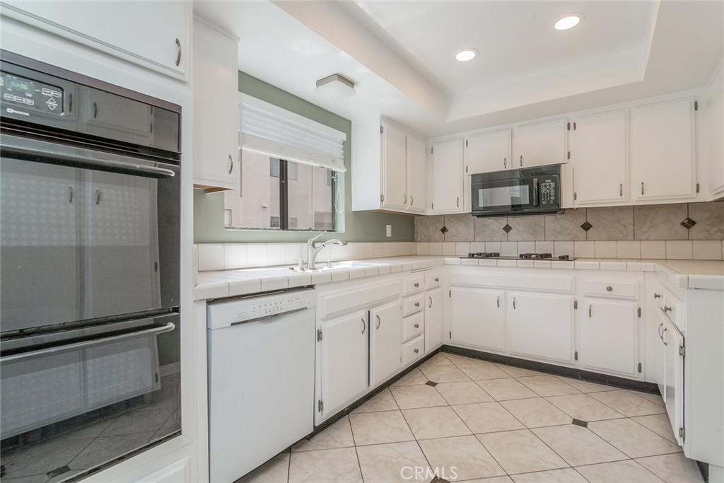 Woodland Hills, California, 91367, United States, 3 Bedrooms Bedrooms, ,3 BathroomsBathrooms,Residential,For Sale,1838011
