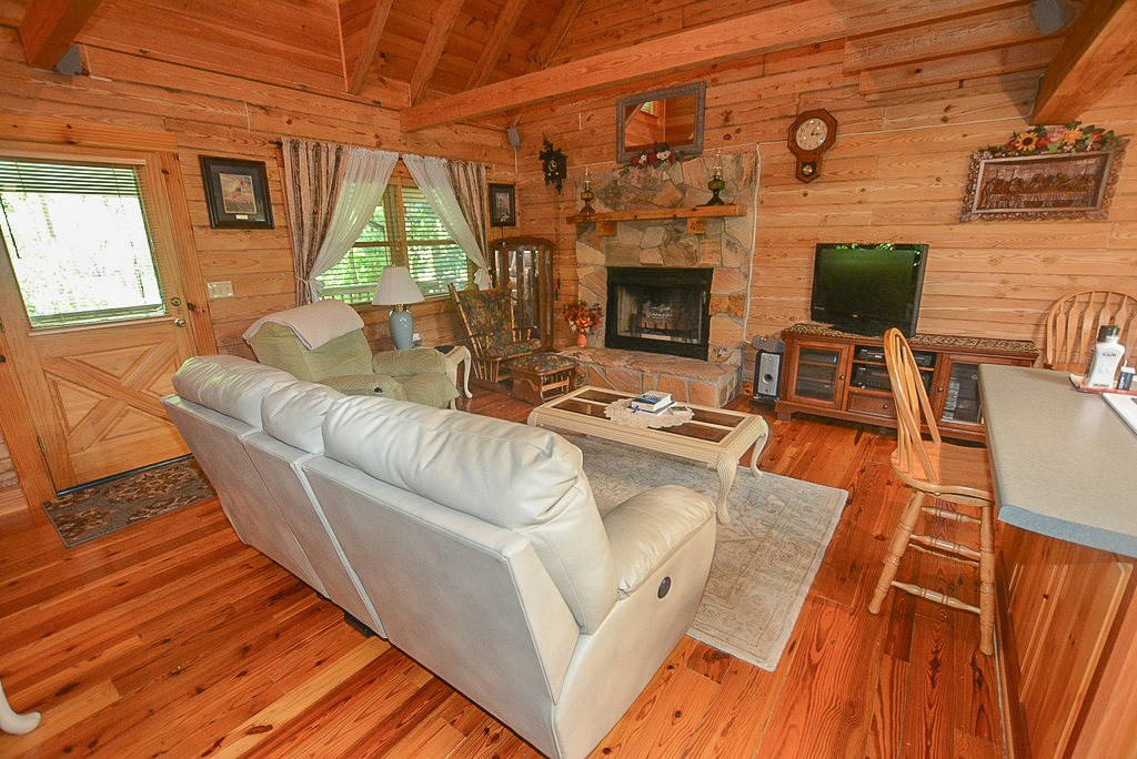 Sevierville, Tennessee, 37876, United States, 2 Bedrooms Bedrooms, ,2 BathroomsBathrooms,Residential,For Sale,1976513