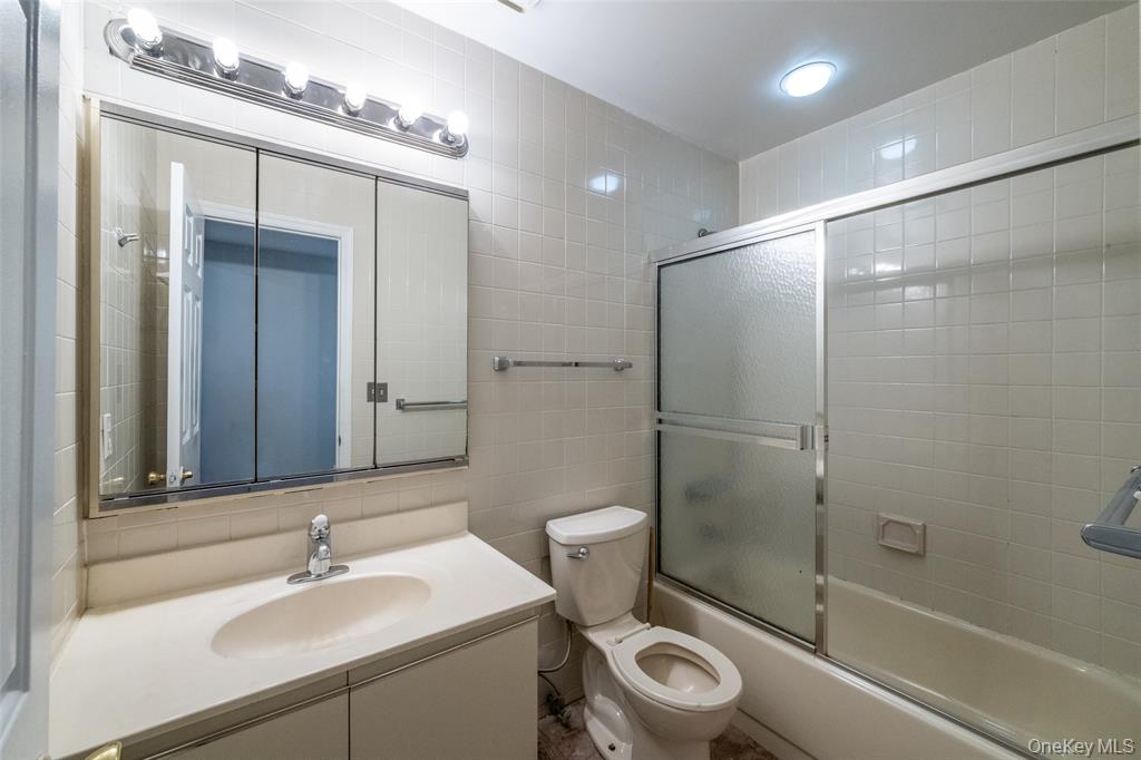 Bronx, New York, 10464, United States, 2 Bedrooms Bedrooms, ,2 BathroomsBathrooms,Residential,For Sale,1981107