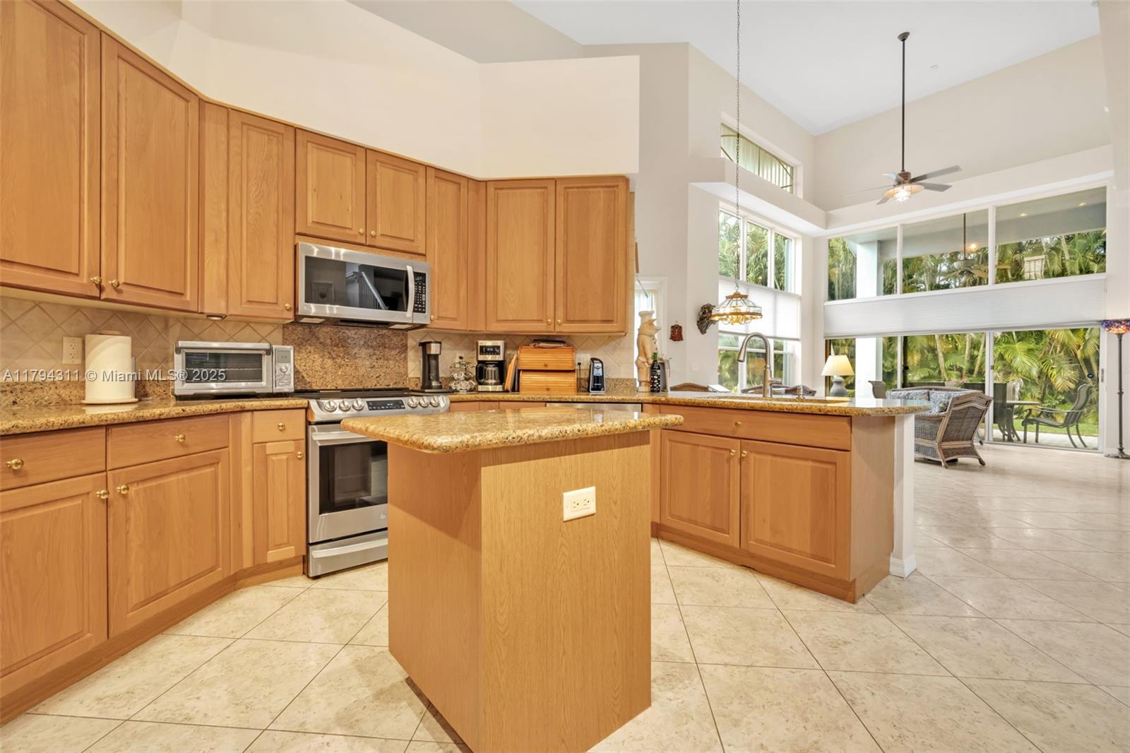 Davie, Florida, 33328, United States, 5 Bedrooms Bedrooms, ,4 BathroomsBathrooms,Residential,For Sale,1793011