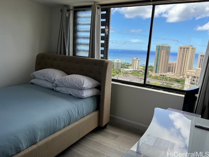Honolulu, Hawaii, 96815, United States, 1 Bedroom Bedrooms, ,2 BathroomsBathrooms,Residential,For Sale,1901769