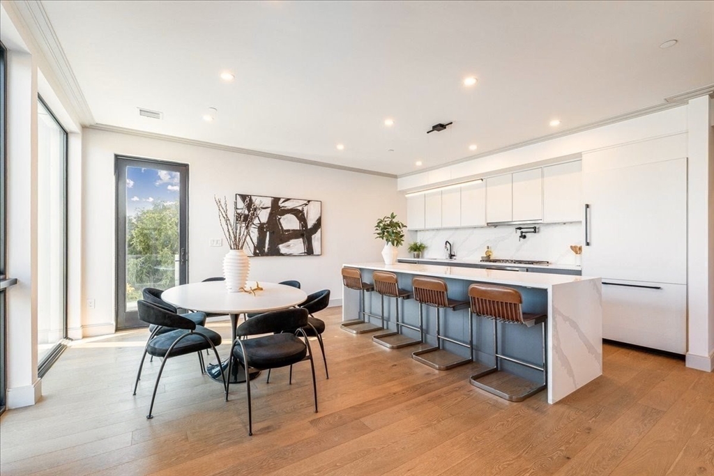 Brookline, Massachusetts, 02445, United States, 4 Bedrooms Bedrooms, ,4 BathroomsBathrooms,Residential,For Sale,1934696