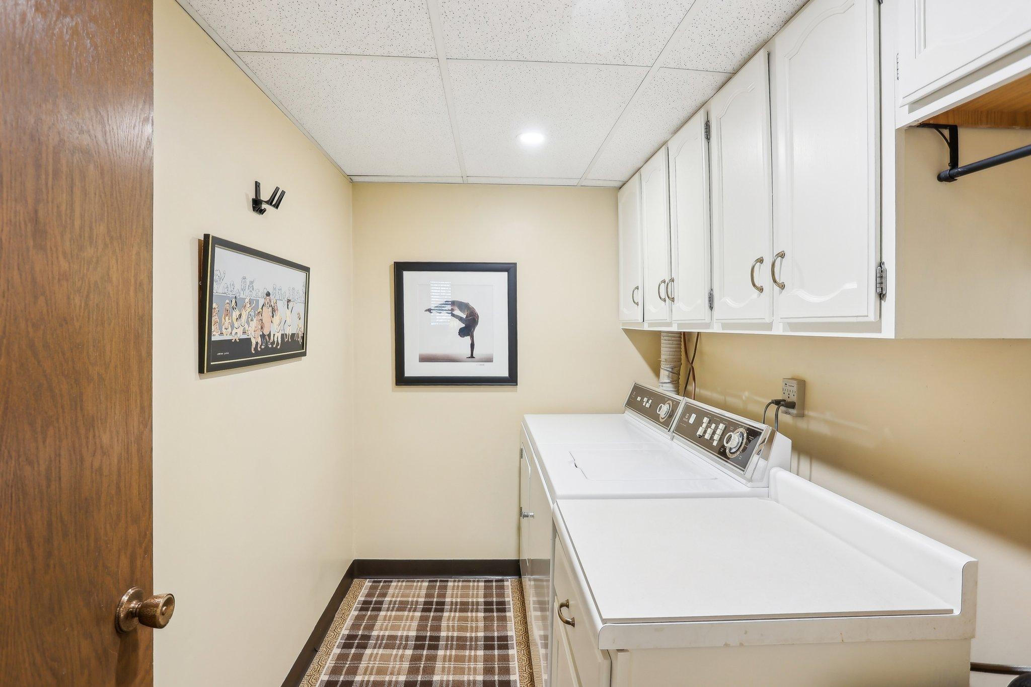 Edina, Minnesota, 55439, United States, 2 Bedrooms Bedrooms, ,3 BathroomsBathrooms,Residential,For Sale,1820089