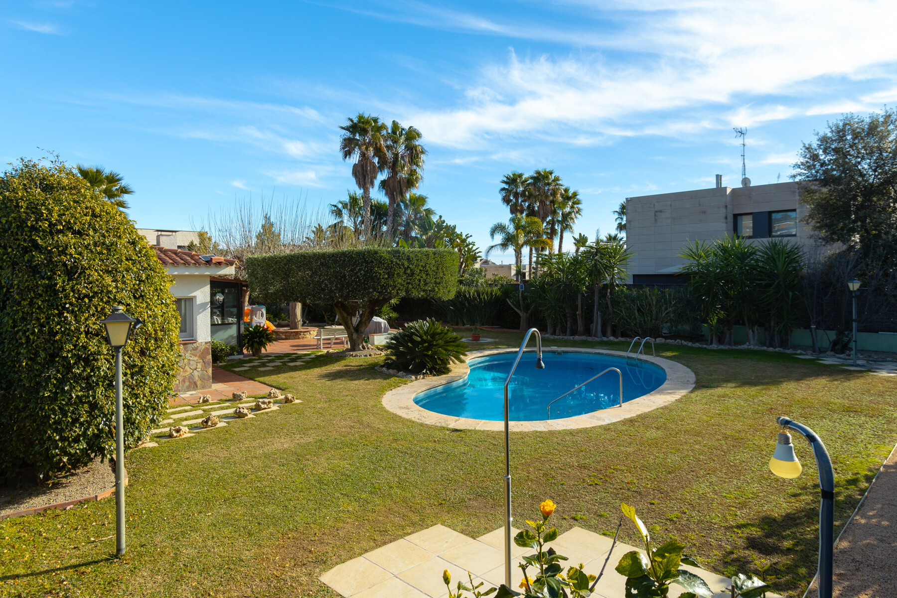  Centrally located house with pool and large plot in Llavaneres - 物件實景