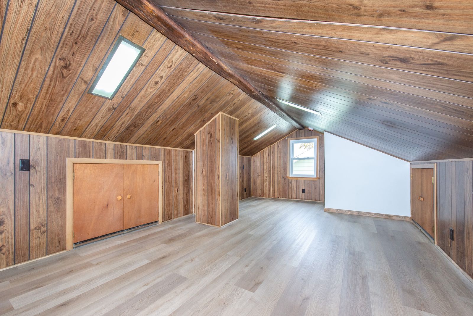 Bergen, Lyndhurst Township, New Jersey, 07071, United States, 3 Bedrooms Bedrooms, ,2 BathroomsBathrooms,Residential,For Sale,1980674