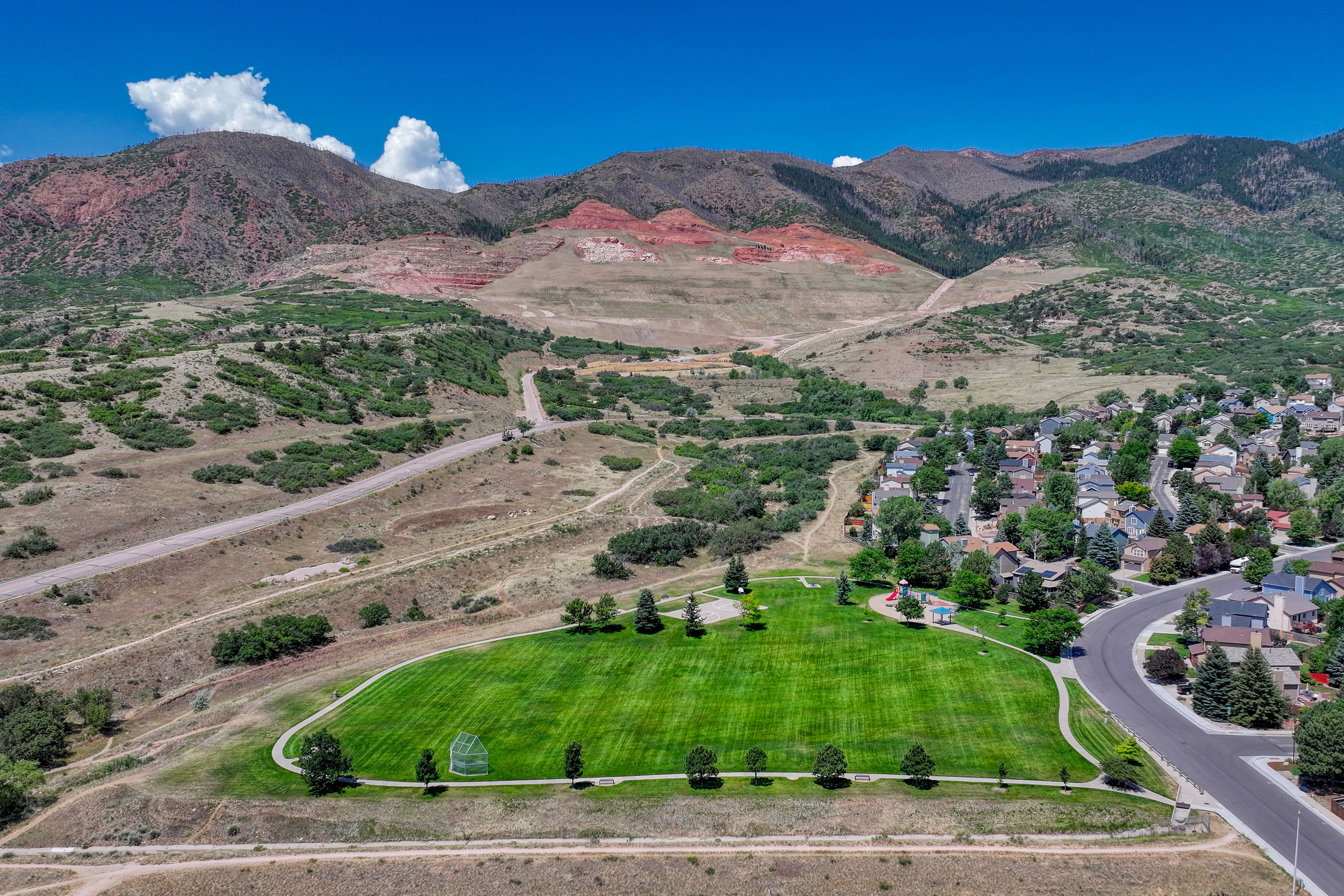  Hardwood Flooring and Mountain Views in 80919 - 物件實景