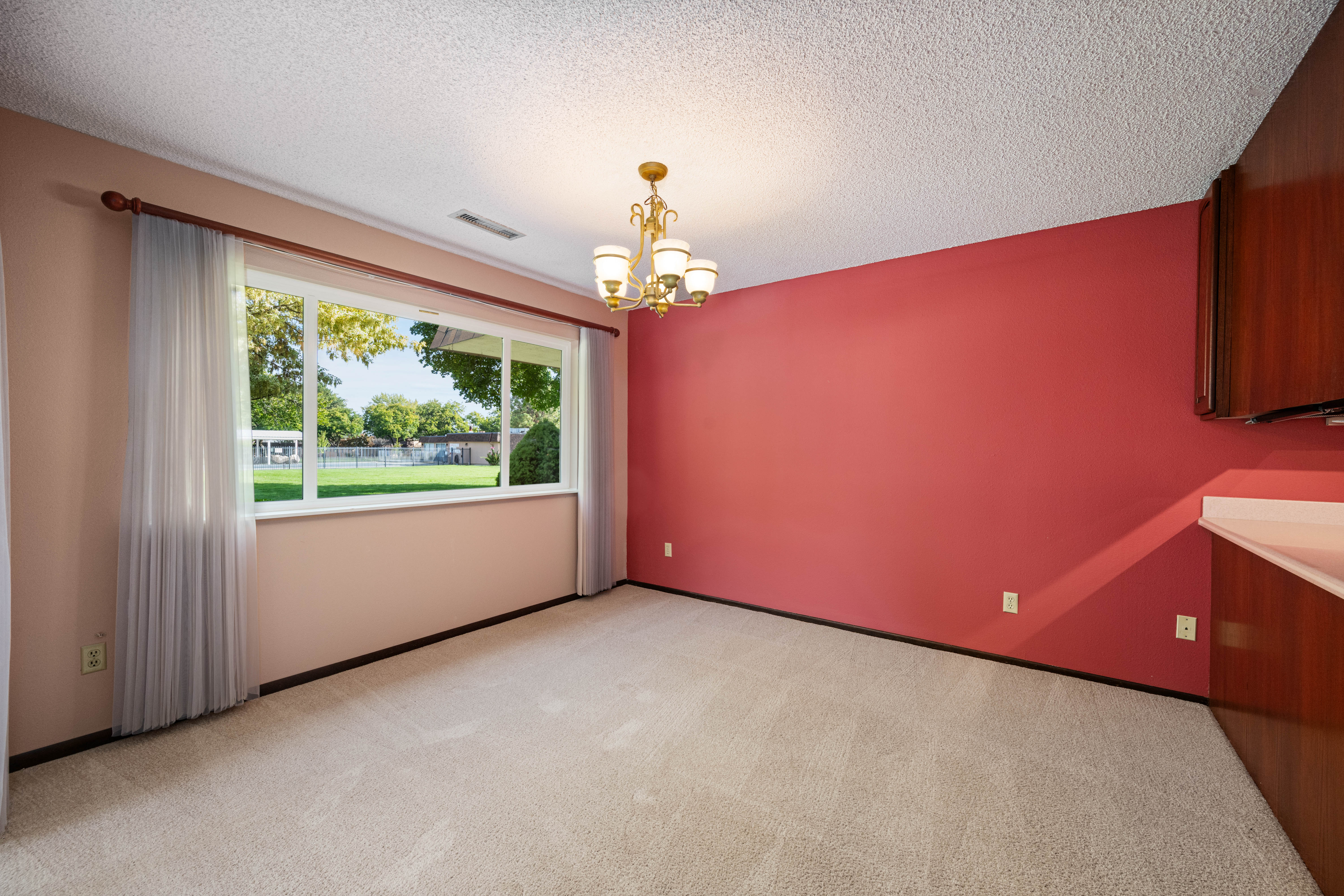  Affordable Ground Level Condo w/ Great Amenities - 物件實景