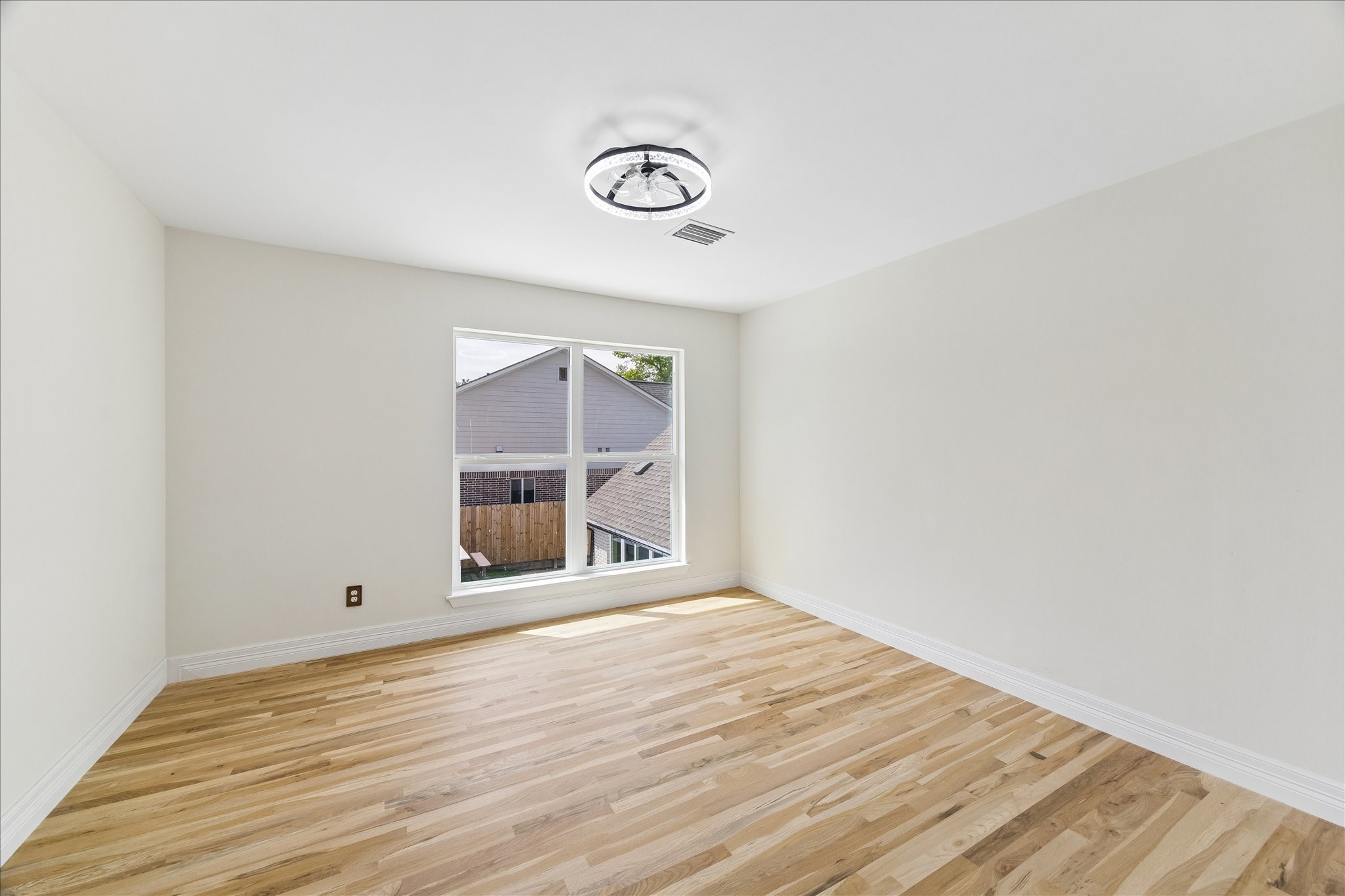  2302 Brooktree Drive - 物件實景