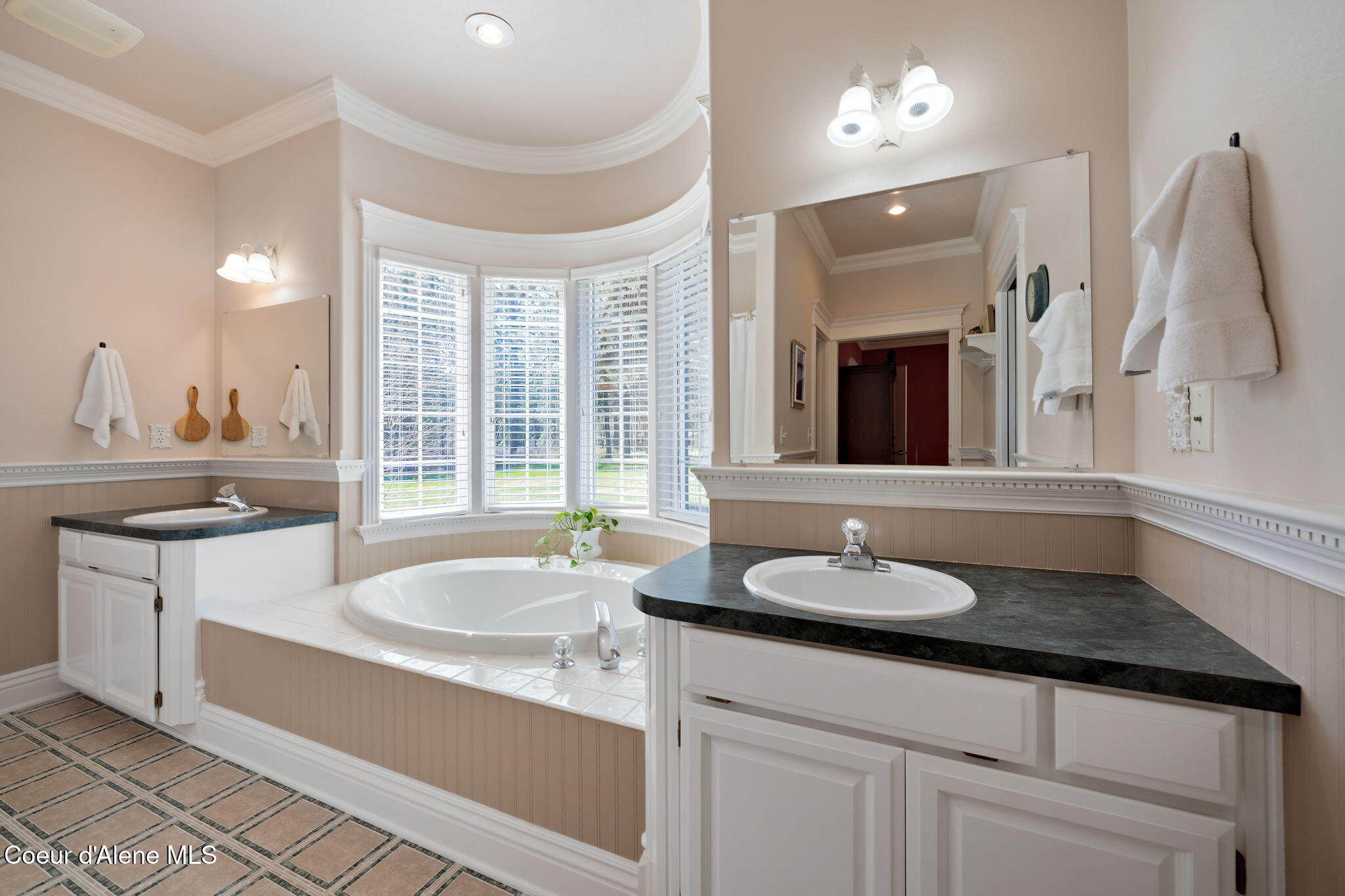 Newman Lake, Washington, 99025, United States, 6 Bedrooms Bedrooms, ,5 BathroomsBathrooms,Residential,For Sale,1798290